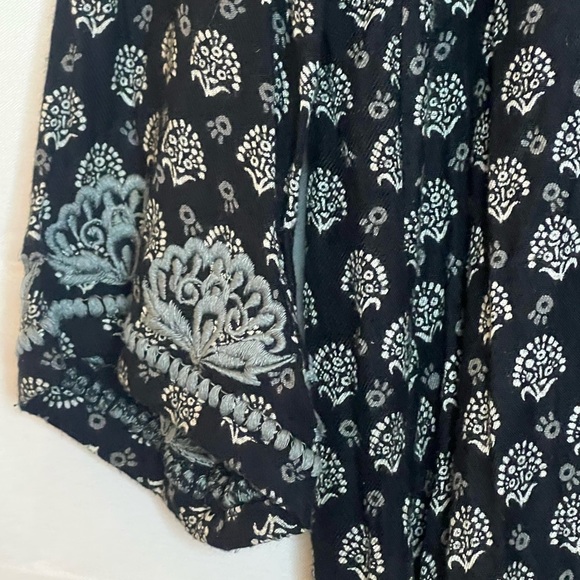 Elegant Black and White Boho Women's Top - Picture 4 of 5